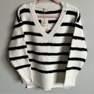 Hem & Thread NWT Striped V-Neck Sweater - Black and White, Women Size small
